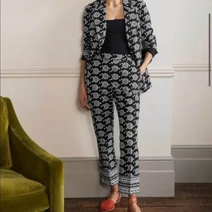 Chic Black&White Linen Suit